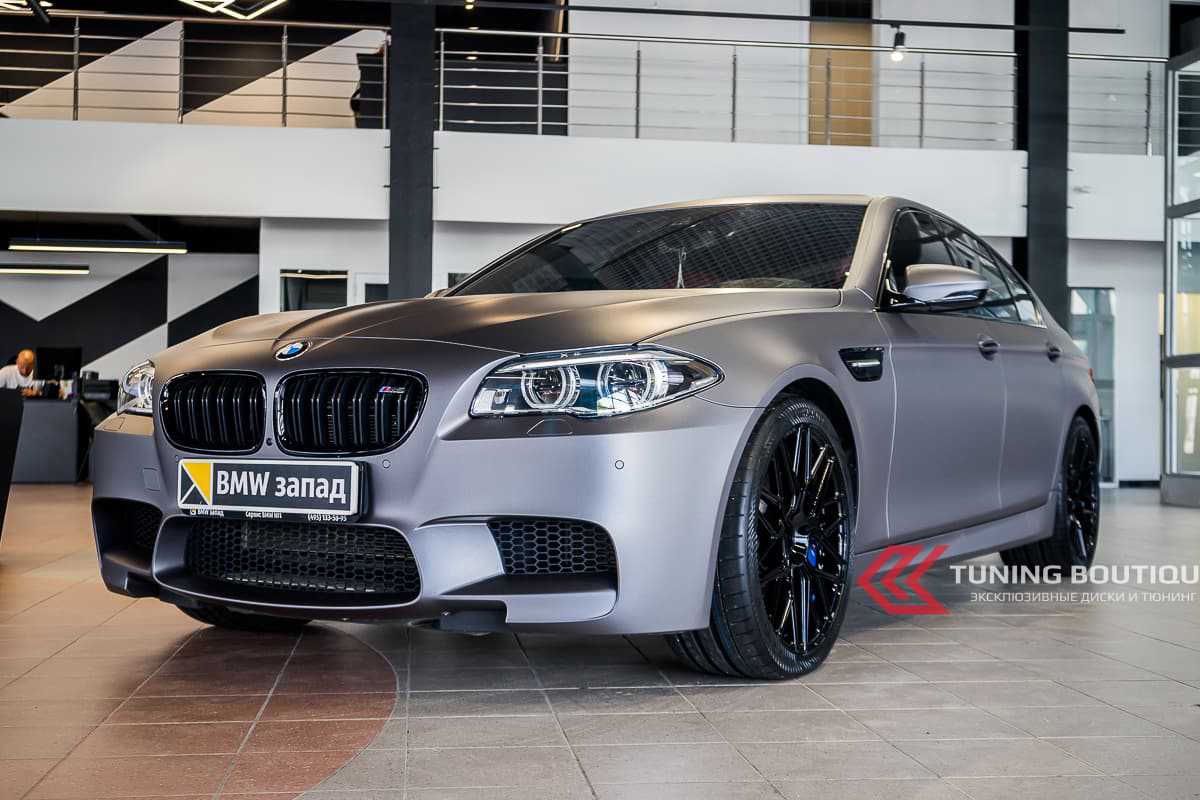 BMW M5 и 20" диски Rohana RFX10 Gloss Black фото 1